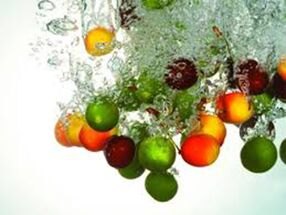 Vỏ trái cây với axit trái cây, nhờ đó các tế bào da được tái tạo
