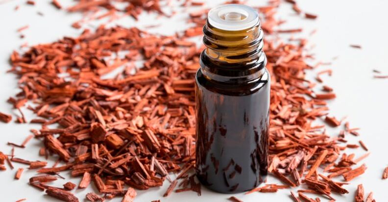 Tinh dầu gỗ đàn hương phục hồi sự cân bằng độ ẩm trên da